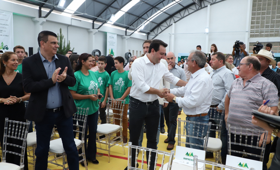 O governador Carlos Massa Ratinho Junior inaugurou nesta sexta-feira (31) a primeira escola técnica de operação florestal do Brasil, em Ortigueira, nos Campos Gerais. O Centro Estadual de Educação Profissional Florestal e Agrícola é fruto de uma parceria entre o Governo do Estado, a Klabin e a prefeitura. O investimento total foi de R$ 35 milhões, sendo R$ 12 milhões repassados pela Secretaria da Educação e do Esporte. Foto: José Fernando Ogura/AEN