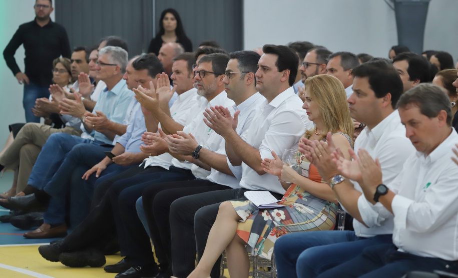 O governador Carlos Massa Ratinho Junior inaugurou nesta sexta-feira (31) a primeira escola técnica de operação florestal do Brasil, em Ortigueira, nos Campos Gerais. O Centro Estadual de Educação Profissional Florestal e Agrícola é fruto de uma parceria entre o Governo do Estado, a Klabin e a prefeitura. O investimento total foi de R$ 35 milhões, sendo R$ 12 milhões repassados pela Secretaria da Educação e do Esporte. Foto: José Fernando Ogura/AEN