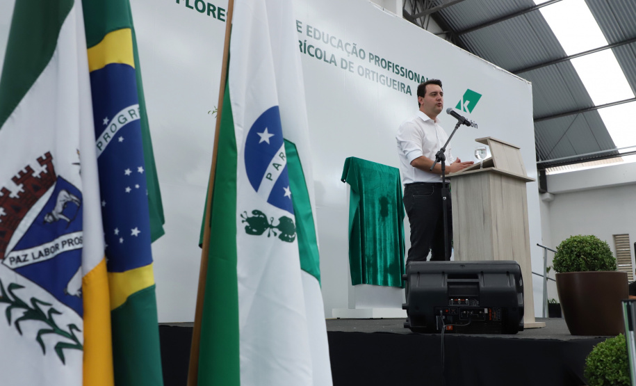 O governador Carlos Massa Ratinho Junior inaugurou nesta sexta-feira (31) a primeira escola técnica de operação florestal do Brasil, em Ortigueira, nos Campos Gerais. O Centro Estadual de Educação Profissional Florestal e Agrícola é fruto de uma parceria entre o Governo do Estado, a Klabin e a prefeitura. O investimento total foi de R$ 35 milhões, sendo R$ 12 milhões repassados pela Secretaria da Educação e do Esporte. Foto: José Fernando Ogura/AEN
