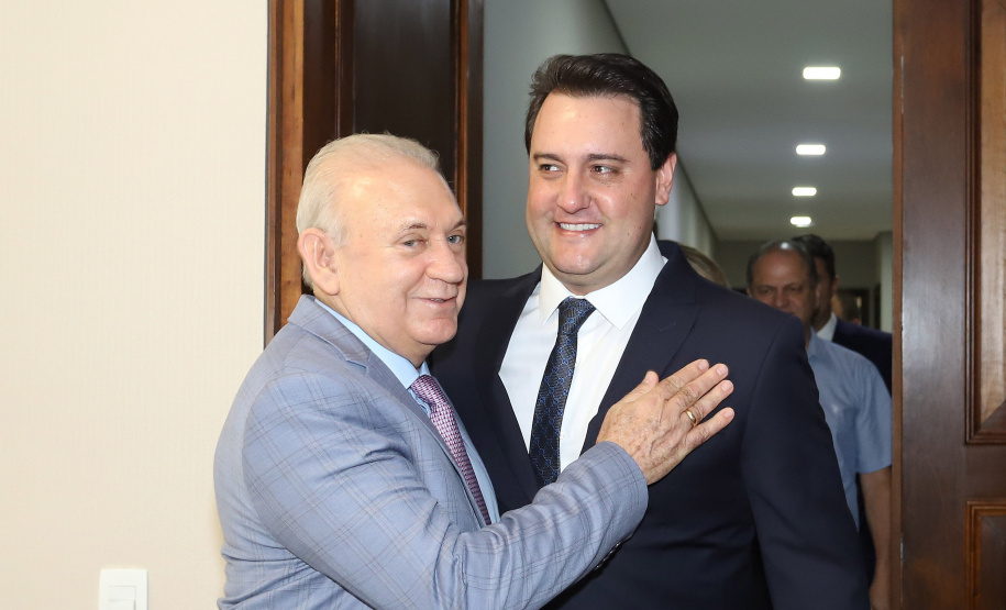 O governador Carlos Massa Ratinho Junior participa neste dia 03/02 da retomada dos trabalhos em plenário na Assembleia Legislativa do Paraná. Presentes: presidente da Assembleia Legislativa, dep. Ademar Traiano; presidente do Tribunal de Justiça, Adalberto Jorge Xisto Pereira; presidente do tribunal de Contas, Nestor Baptista; procurador Geral de Justiça, Ivonei Sfoggia; entre outros.
Curitiba, 03-02-20.
Foto: Arnaldo Alves / AEN.