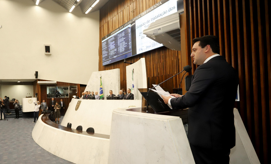 O governador Carlos Massa Ratinho Junior participa neste dia 03/02 da retomada dos trabalhos em plenário na Assembleia Legislativa do Paraná. Presentes: presidente da Assembleia Legislativa, dep. Ademar Traiano; presidente do Tribunal de Justiça, Adalberto Jorge Xisto Pereira; presidente do tribunal de Contas, Nestor Baptista; procurador Geral de Justiça, Ivonei Sfoggia; entre outros.
Curitiba, 03-02-20.
Foto: Arnaldo Alves / AEN.