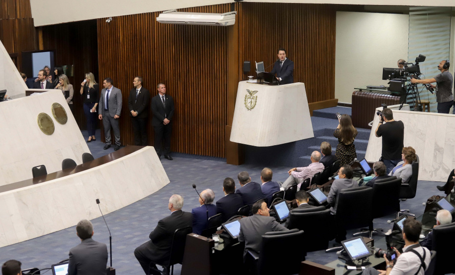 O governador Carlos Massa Ratinho Junior participa neste dia 03/02 da retomada dos trabalhos em plenário na Assembleia Legislativa do Paraná. Presentes: presidente da Assembleia Legislativa, dep. Ademar Traiano; presidente do Tribunal de Justiça, Adalberto Jorge Xisto Pereira; presidente do tribunal de Contas, Nestor Baptista; procurador Geral de Justiça, Ivonei Sfoggia; entre outros.
Curitiba, 03-02-20.
Foto: Arnaldo Alves / AEN.
