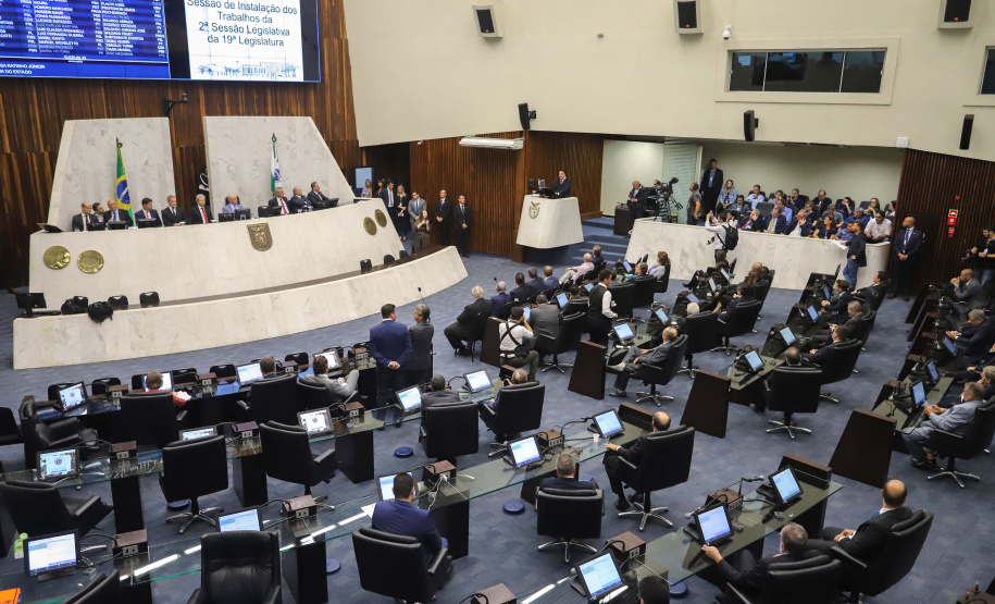 O governador Carlos Massa Ratinho Junior participa neste dia 03/02 da retomada dos trabalhos em plenário na Assembleia Legislativa do Paraná. Presentes: presidente da Assembleia Legislativa, dep. Ademar Traiano; presidente do Tribunal de Justiça, Adalberto Jorge Xisto Pereira; presidente do tribunal de Contas, Nestor Baptista; procurador Geral de Justiça, Ivonei Sfoggia; entre outros.
Curitiba, 03-02-20.
Foto: Arnaldo Alves / AEN.
