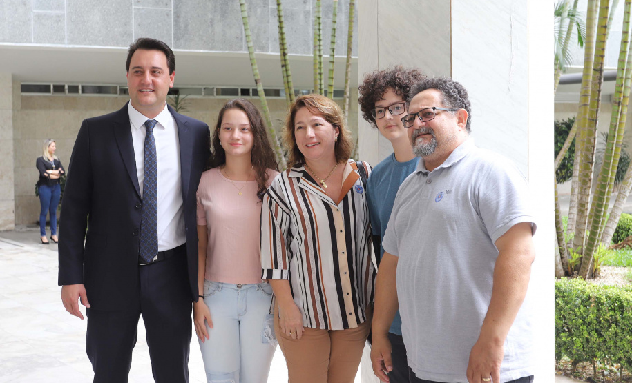 O governador Carlos Massa Ratinho Junior participa neste dia 03/02 da retomada dos trabalhos em plenário na Assembleia Legislativa do Paraná. Presentes: presidente da Assembleia Legislativa, dep. Ademar Traiano; presidente do Tribunal de Justiça, Adalberto Jorge Xisto Pereira; presidente do tribunal de Contas, Nestor Baptista; procurador Geral de Justiça, Ivonei Sfoggia; entre outros.
Curitiba, 03-02-20.
Foto: Arnaldo Alves / AEN.