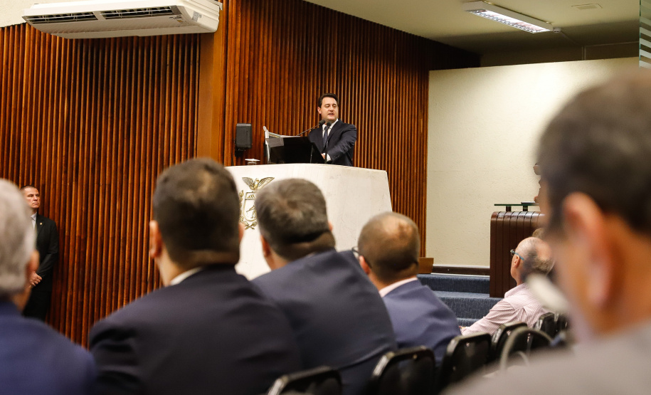 Ratinho Junior destacou que Assembleia foi importante para que o Governo do Estado pudesse modernizar a máquina pública ao longo dos primeiros 12 meses de mandato, garantindo reformas que o Estado precisava fazer.
Foto: Rodrigo Felix Leal