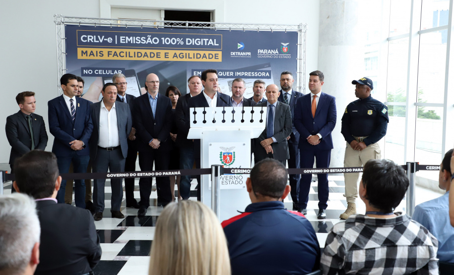 O governador Carlos Massa Ratinho Junior lança nesta terça-feira (04), no Palácio Iguaçu, o Certificado de Registro de Licenciamento de Veículo em meio eletrônico (CRLV-e). Assim, os cidadãos não precisam mais aguardar a chegada do documento do carro em casa ou 2ª via em caso de perda.
Foto: José Fernando Ogura/AEN