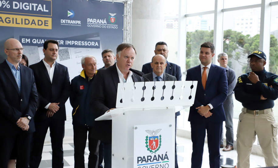 O governador Carlos Massa Ratinho Junior lança nesta terça-feira (04), no Palácio Iguaçu, o Certificado de Registro de Licenciamento de Veículo em meio eletrônico (CRLV-e). Assim, os cidadãos não precisam mais aguardar a chegada do documento do carro em casa ou 2ª via em caso de perda.
Foto: José Fernando Ogura/AEN