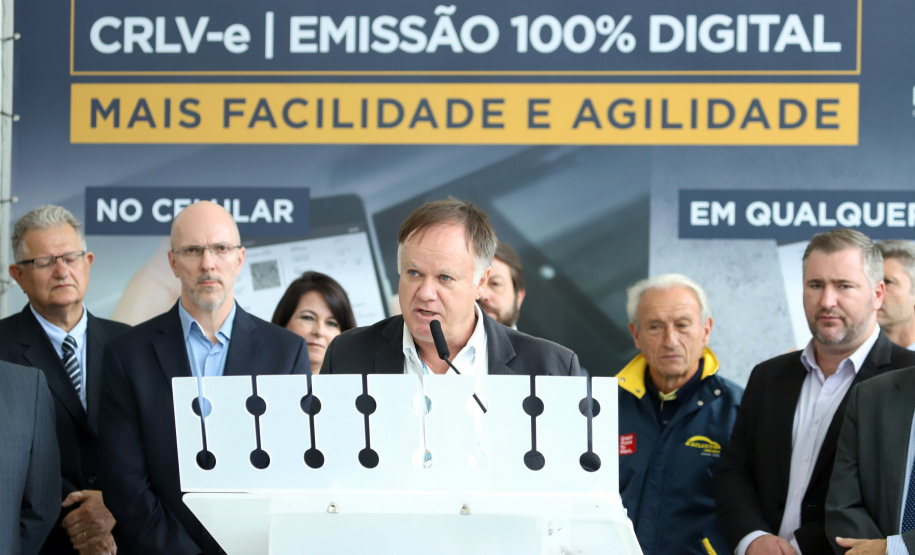 O governador Carlos Massa Ratinho Junior lança nesta terça-feira (04), no Palácio Iguaçu, o Certificado de Registro de Licenciamento de Veículo em meio eletrônico (CRLV-e). Assim, os cidadãos não precisam mais aguardar a chegada do documento do carro em casa ou 2ª via em caso de perda.
Foto: José Fernando Ogura/AEN