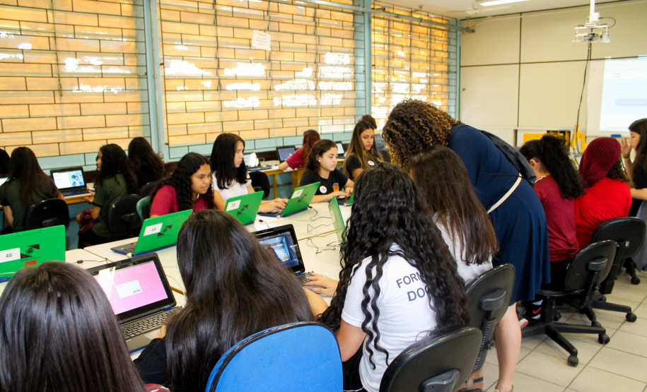 As 2.126 escolas estaduais fazem os últimos preparativos para receber os estudantes. A primeira grande ação do ano será a Prova Paraná, que acontece dia 18 de fevereiro. Outras novidades são a educação financeira e o programa Mais Aprendizagem, de contra turno escolar.
Foto: SEED