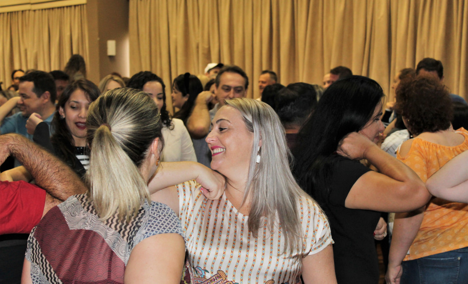 Professores, diretores, pedagogos e técnicos dos Núcleos Regionais de Educação (NREs) que participam de palestras, dinâmicas e oficinas com exercícios voltados à elaboração de planos de ação e guias de aprendizagem, que serão utilizados para o planejamento das aulas. Foto: Silvio Turra/SEED