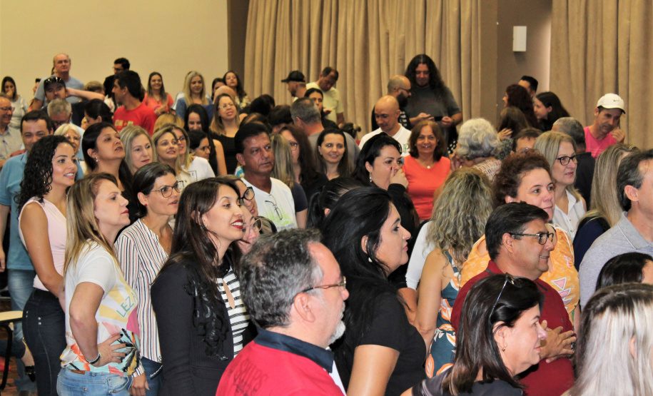 Professores, diretores, pedagogos e técnicos dos Núcleos Regionais de Educação (NREs) que participam de palestras, dinâmicas e oficinas com exercícios voltados à elaboração de planos de ação e guias de aprendizagem, que serão utilizados para o planejamento das aulas. Foto: Silvio Turra/SEED