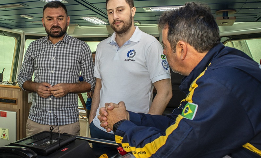Os portos do Paraná receberam um reforço nas operações de apoio marítimo. Trata-se de um novo rebocador, maior e mais potente, que se junta aos outros 11 que já atuam nos terminais paranaenses. O Starnav Electra tem 32 metros de comprimento, 11,6 metros de largura (boca) e calado de 6,03. A tração estática da embarcação é de 81,5 toneladas. - Paranaguá, 05/02/2020 - Foto: Cláudio Neves/APPA