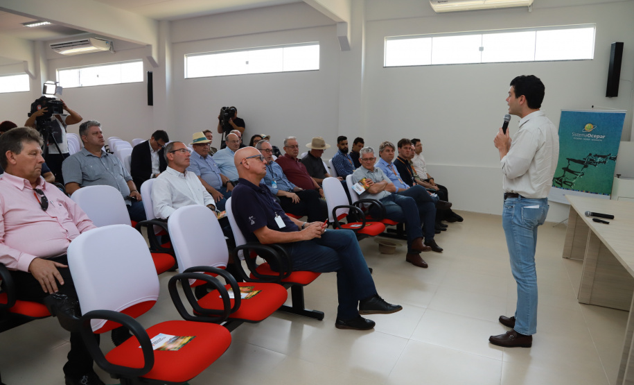 O presidente da Copel, Daniel Slaviero, e o superintendente de Projetos Especiais, Júlio Omori, estiveram ontem no Show Rural, em Cascavel, em reuniões com empresários e produtores das regiões Oeste e Sudoeste.
Foto: Valdenir Cavalheiro/Copel