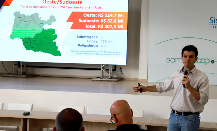 O presidente da Copel, Daniel Slaviero, e o superintendente de Projetos Especiais, Júlio Omori, estiveram ontem no Show Rural, em Cascavel, em reuniões com empresários e produtores das regiões Oeste e Sudoeste.
Foto: Valdenir Cavalheiro/Copel