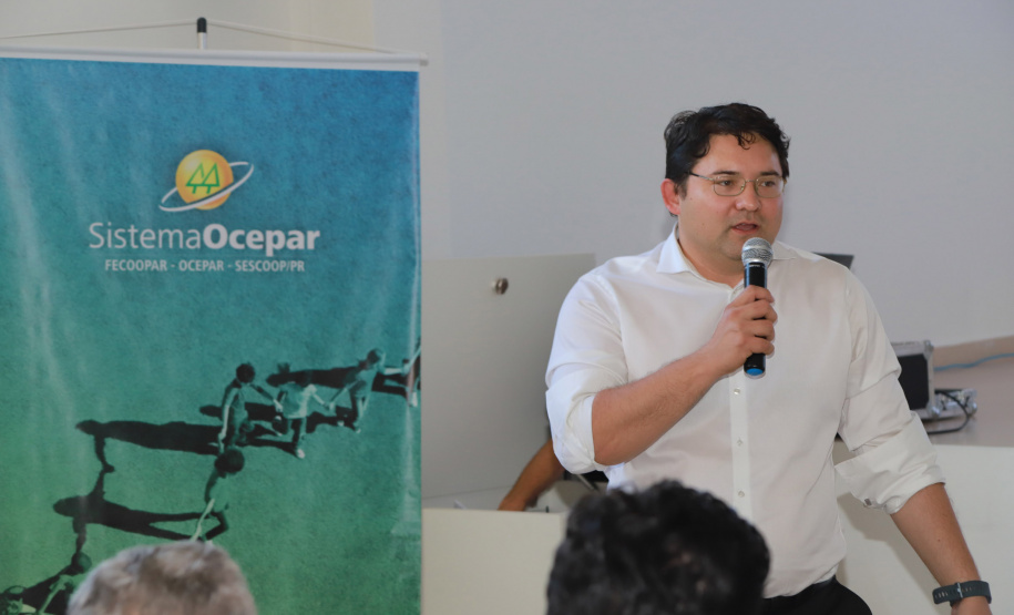 O presidente da Copel, Daniel Slaviero, e o superintendente de Projetos Especiais, Júlio Omori, estiveram ontem no Show Rural, em Cascavel, em reuniões com empresários e produtores das regiões Oeste e Sudoeste.
Foto: Valdenir Cavalheiro/Copel