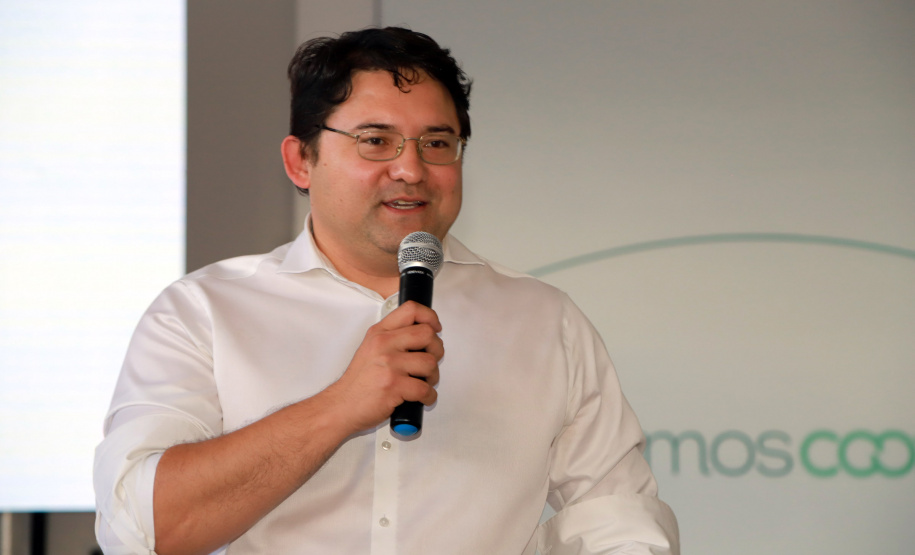 O presidente da Copel, Daniel Slaviero, e o superintendente de Projetos Especiais, Júlio Omori, estiveram ontem no Show Rural, em Cascavel, em reuniões com empresários e produtores das regiões Oeste e Sudoeste.
Foto: Valdenir Cavalheiro/Copel