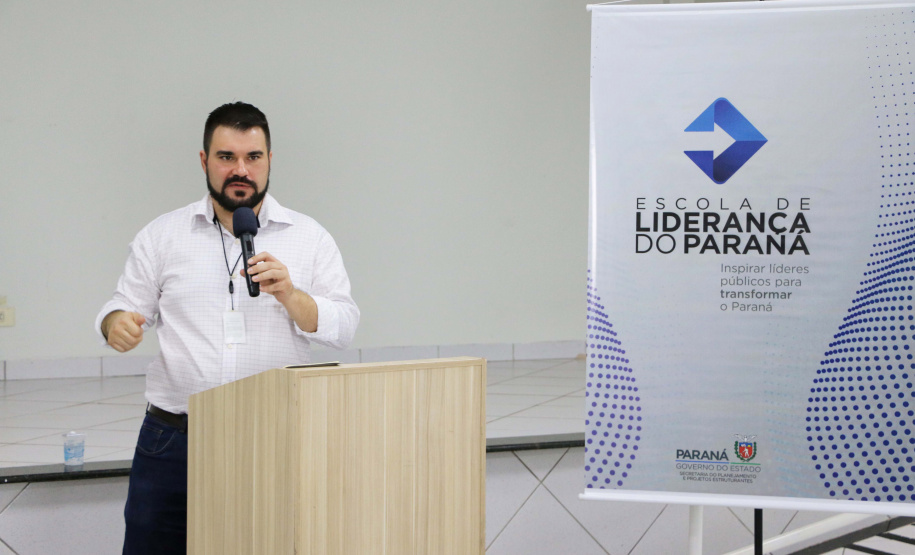 O evento, promovido pela Escola de Liderança do Paraná, reuniu mais de 160 pessoas, entre prefeitos, secretários municipais, vereadores e representantes de diversas entidades e associações, na Associação Comercial e Empresarial de Goioerê.
Foto: SEPL