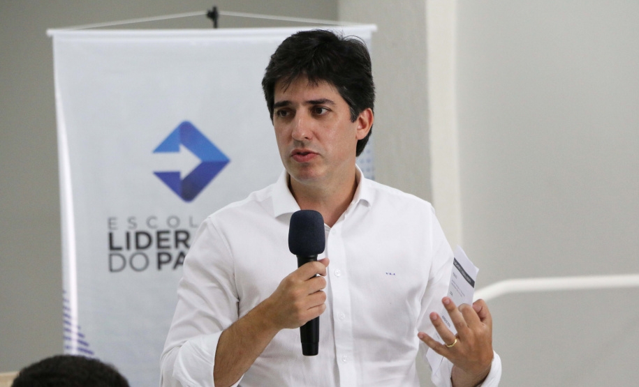 O evento, promovido pela Escola de Liderança do Paraná, reuniu mais de 160 pessoas, entre prefeitos, secretários municipais, vereadores e representantes de diversas entidades e associações, na Associação Comercial e Empresarial de Goioerê.
Foto: SEPL