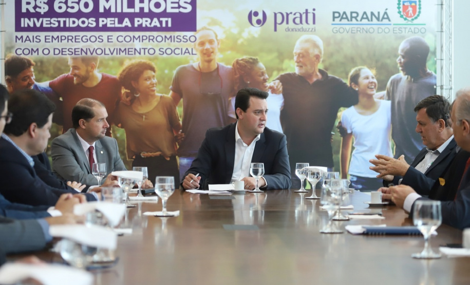 A empresa de medicamentos Prati-Donaduzzi confirmou nesta quarta-feira (5), em evento com o governador Carlos Massa Ratinho Junior, no Palácio Iguaçu, investimentos de R$ 650 milhões nos próximos três anos na ampliação da sua planta em Toledo, no Oeste do Paraná. - Curitiba, 05/02/2020 - Foto: José Fernando Ogura/AEN