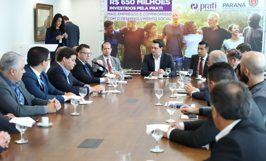 A empresa de medicamentos Prati-Donaduzzi confirmou nesta quarta-feira (5), em evento com o governador Carlos Massa Ratinho Junior, no Palácio Iguaçu, investimentos de R$ 650 milhões nos próximos três anos na ampliação da sua planta em Toledo, no Oeste do Paraná. - Curitiba, 05/02/2020 - Foto: José Fernando Ogura/AEN