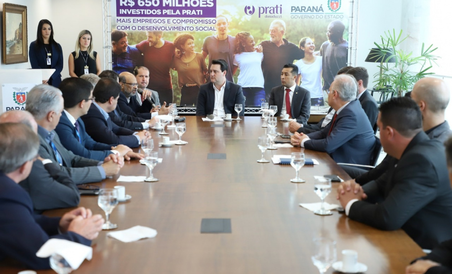 A empresa de medicamentos Prati-Donaduzzi confirmou nesta quarta-feira (5), em evento com o governador Carlos Massa Ratinho Junior, no Palácio Iguaçu, investimentos de R$ 650 milhões nos próximos três anos na ampliação da sua planta em Toledo, no Oeste do Paraná. - Curitiba, 05/02/2020 - Foto: José Fernando Ogura/AEN
