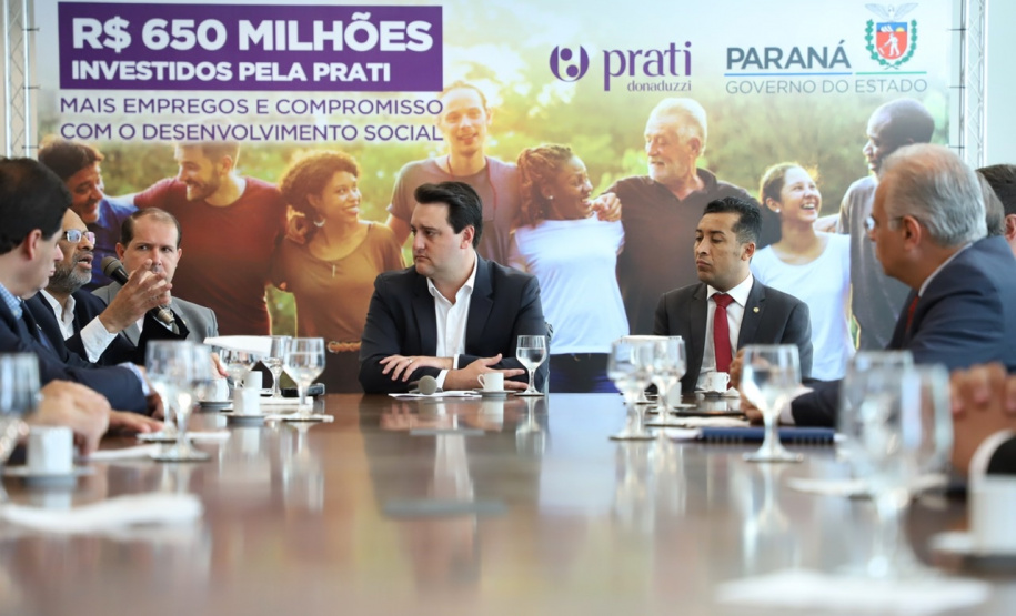 A empresa de medicamentos Prati-Donaduzzi confirmou nesta quarta-feira (5), em evento com o governador Carlos Massa Ratinho Junior, no Palácio Iguaçu, investimentos de R$ 650 milhões nos próximos três anos na ampliação da sua planta em Toledo, no Oeste do Paraná. - Curitiba, 05/02/2020 - Foto: José Fernando Ogura/AEN