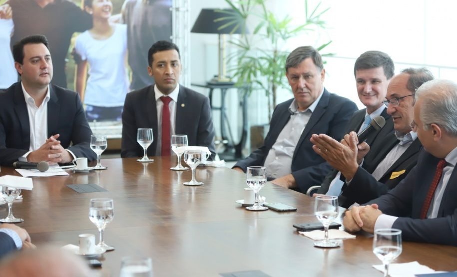 A empresa de medicamentos Prati-Donaduzzi confirmou nesta quarta-feira (5), em evento com o governador Carlos Massa Ratinho Junior, no Palácio Iguaçu, investimentos de R$ 650 milhões nos próximos três anos na ampliação da sua planta em Toledo, no Oeste do Paraná. - Curitiba, 05/02/2020 - Foto: José Fernando Ogura/AEN