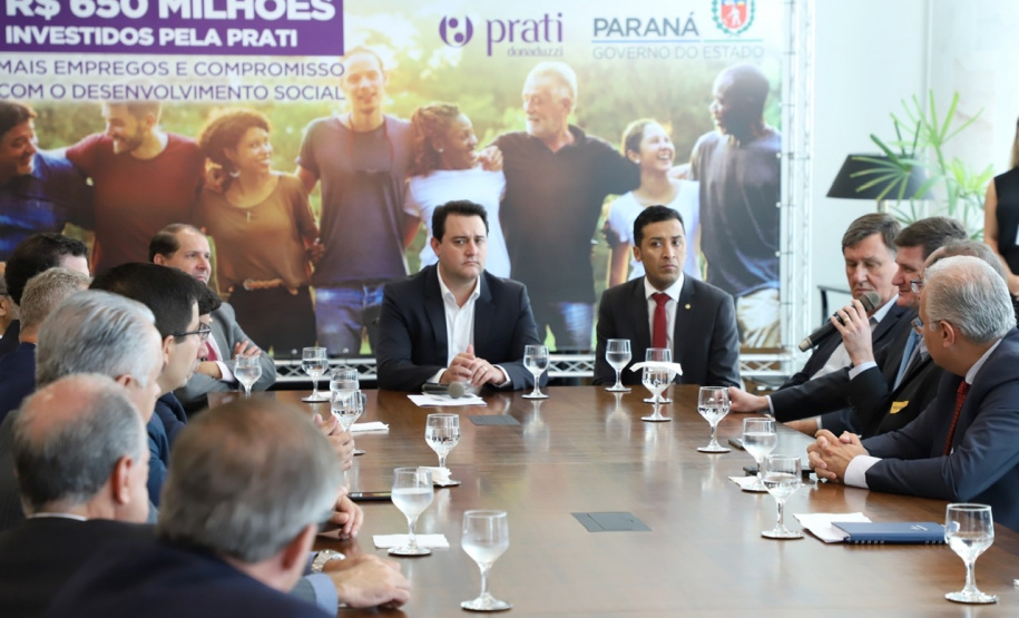 A empresa de medicamentos Prati-Donaduzzi confirmou nesta quarta-feira (5), em evento com o governador Carlos Massa Ratinho Junior, no Palácio Iguaçu, investimentos de R$ 650 milhões nos próximos três anos na ampliação da sua planta em Toledo, no Oeste do Paraná. - Curitiba, 05/02/2020 - Foto: José Fernando Ogura/AEN