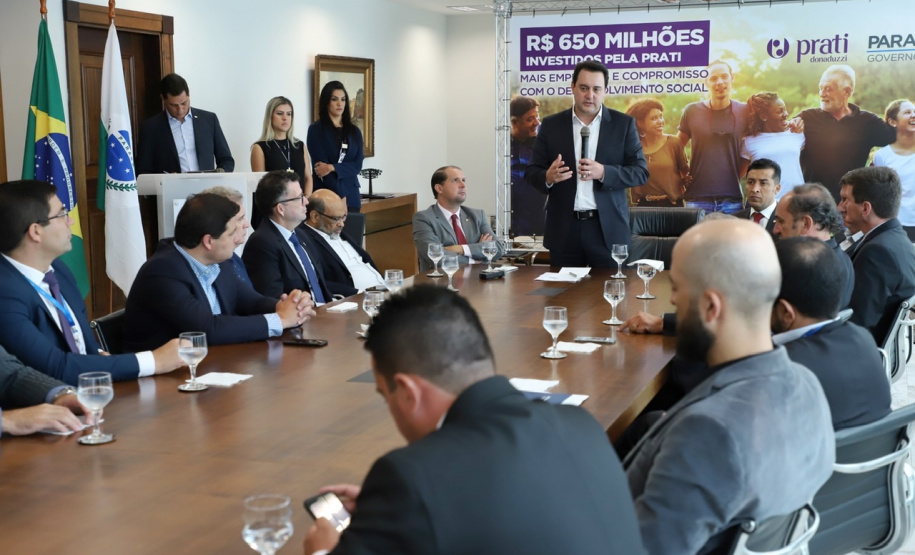 A empresa de medicamentos Prati-Donaduzzi confirmou nesta quarta-feira (5), em evento com o governador Carlos Massa Ratinho Junior, no Palácio Iguaçu, investimentos de R$ 650 milhões nos próximos três anos na ampliação da sua planta em Toledo, no Oeste do Paraná. - Curitiba, 05/02/2020 - Foto: José Fernando Ogura/AEN