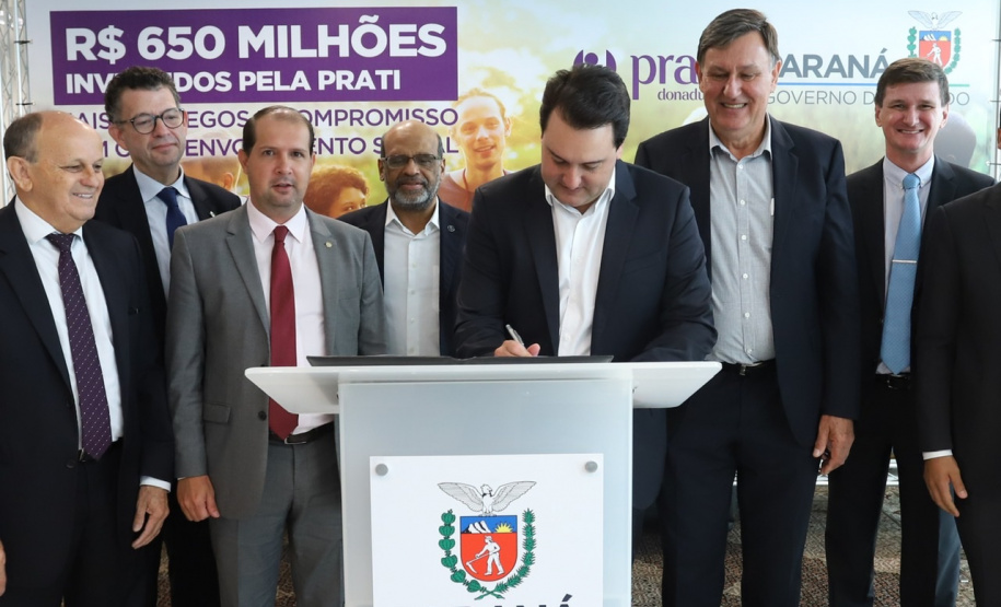 A empresa de medicamentos Prati-Donaduzzi confirmou nesta quarta-feira (5), em evento com o governador Carlos Massa Ratinho Junior, no Palácio Iguaçu, investimentos de R$ 650 milhões nos próximos três anos na ampliação da sua planta em Toledo, no Oeste do Paraná. - Curitiba, 05/02/2020 - Foto: José Fernando Ogura/AEN