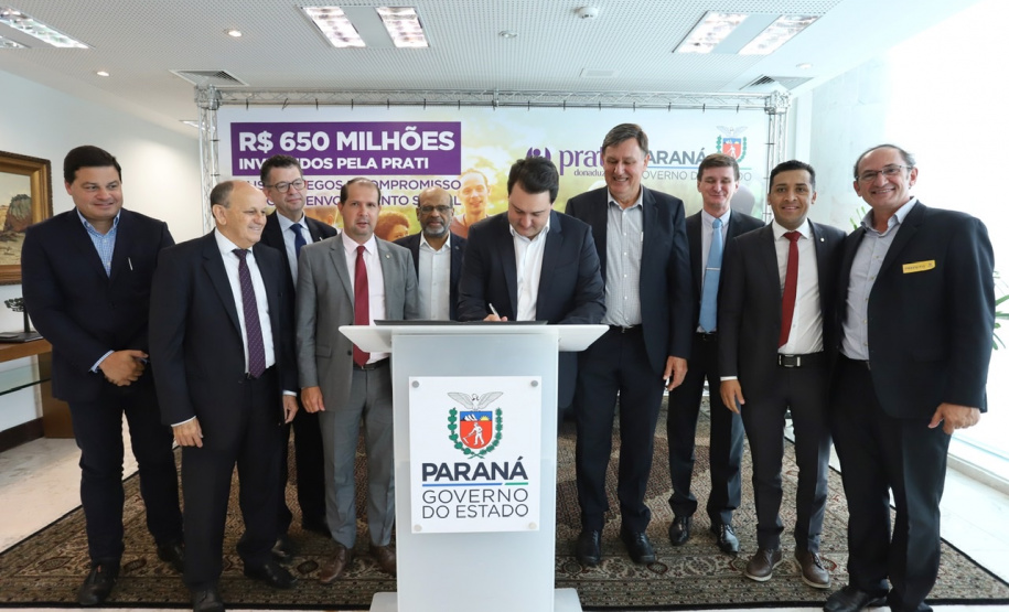 A empresa de medicamentos Prati-Donaduzzi confirmou nesta quarta-feira (5), em evento com o governador Carlos Massa Ratinho Junior, no Palácio Iguaçu, investimentos de R$ 650 milhões nos próximos três anos na ampliação da sua planta em Toledo, no Oeste do Paraná. - Curitiba, 05/02/2020 - Foto: José Fernando Ogura/AEN