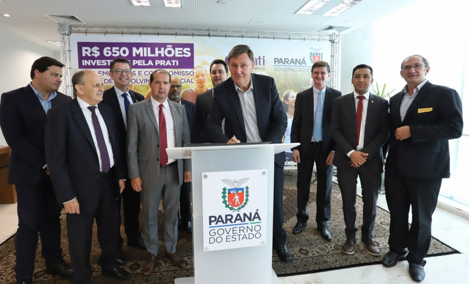 A empresa de medicamentos Prati-Donaduzzi confirmou nesta quarta-feira (5), em evento com o governador Carlos Massa Ratinho Junior, no Palácio Iguaçu, investimentos de R$ 650 milhões nos próximos três anos na ampliação da sua planta em Toledo, no Oeste do Paraná. - Curitiba, 05/02/2020 - Foto: José Fernando Ogura/AEN