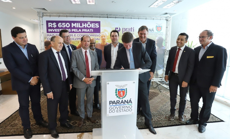 A empresa de medicamentos Prati-Donaduzzi confirmou nesta quarta-feira (5), em evento com o governador Carlos Massa Ratinho Junior, no Palácio Iguaçu, investimentos de R$ 650 milhões nos próximos três anos na ampliação da sua planta em Toledo, no Oeste do Paraná. - Curitiba, 05/02/2020 - Foto: José Fernando Ogura/AEN
