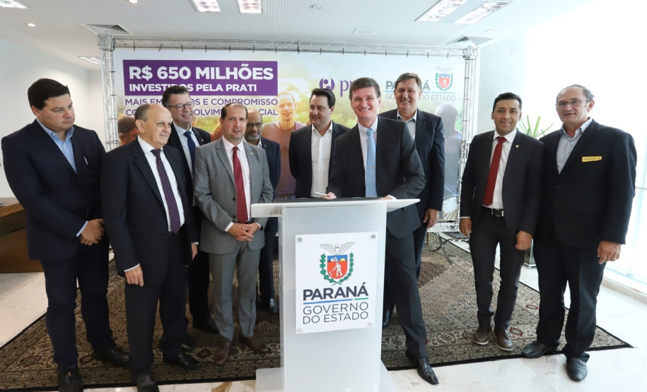 A empresa de medicamentos Prati-Donaduzzi confirmou nesta quarta-feira (5), em evento com o governador Carlos Massa Ratinho Junior, no Palácio Iguaçu, investimentos de R$ 650 milhões nos próximos três anos na ampliação da sua planta em Toledo, no Oeste do Paraná. - Curitiba, 05/02/2020 - Foto: José Fernando Ogura/AEN