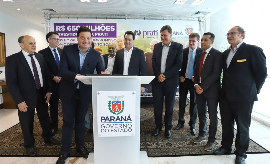 A empresa de medicamentos Prati-Donaduzzi confirmou nesta quarta-feira (5), em evento com o governador Carlos Massa Ratinho Junior, no Palácio Iguaçu, investimentos de R$ 650 milhões nos próximos três anos na ampliação da sua planta em Toledo, no Oeste do Paraná. - Curitiba, 05/02/2020 - Foto: José Fernando Ogura/AEN
