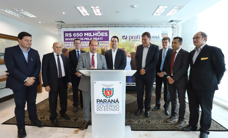 A empresa de medicamentos Prati-Donaduzzi confirmou nesta quarta-feira (5), em evento com o governador Carlos Massa Ratinho Junior, no Palácio Iguaçu, investimentos de R$ 650 milhões nos próximos três anos na ampliação da sua planta em Toledo, no Oeste do Paraná. - Curitiba, 05/02/2020 - Foto: José Fernando Ogura/AEN