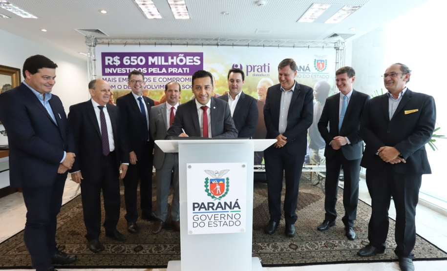 A empresa de medicamentos Prati-Donaduzzi confirmou nesta quarta-feira (5), em evento com o governador Carlos Massa Ratinho Junior, no Palácio Iguaçu, investimentos de R$ 650 milhões nos próximos três anos na ampliação da sua planta em Toledo, no Oeste do Paraná. - Curitiba, 05/02/2020 - Foto: José Fernando Ogura/AEN