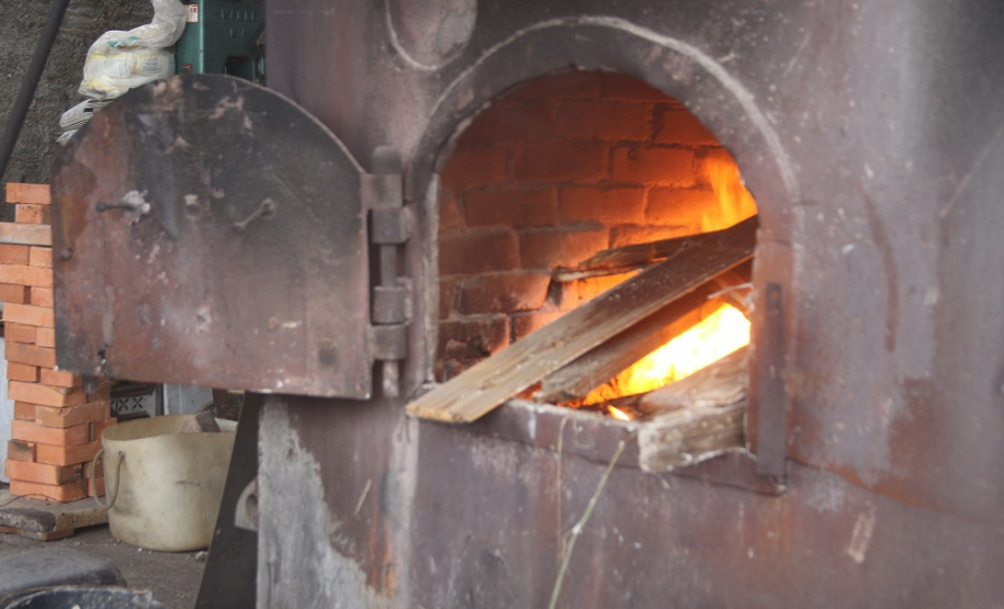 A Polícia Civil do Paraná (PCPR) incinerou cerca de 15 quilos de diversas drogas, nesta quarta-feira (5), em Guaratuba. Os entorpecentes foram destruídos em uma empresa local. A ação foi acompanhada por representantes do Ministério Público e da Vigilância Sanitária do município.
Foto: SESP