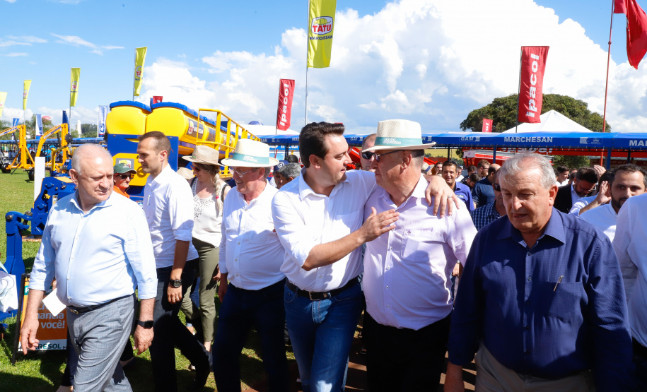 Trevo Cataratas, duplicação na BR-277 e aumento da capacidade de escoamento da Ferroeste vão mudar a realidade de Cascavel e região. Anúncios foram feitos nesta quarta-feira (05) no Show Rural Coopavel.
Foto: Rodrigo Felix Leal