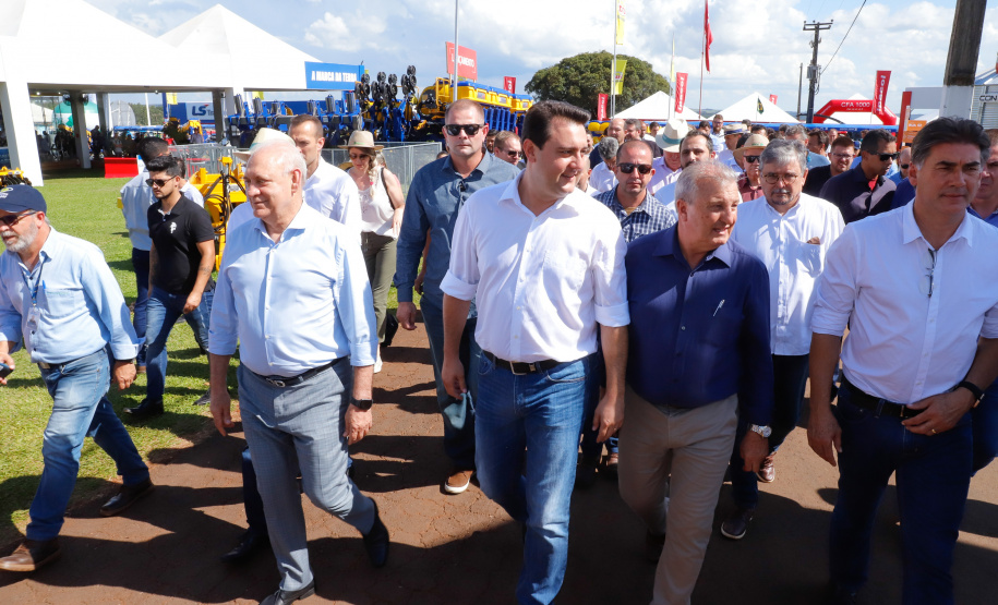 Trevo Cataratas, duplicação na BR-277 e aumento da capacidade de escoamento da Ferroeste vão mudar a realidade de Cascavel e região. Anúncios foram feitos nesta quarta-feira (05) no Show Rural Coopavel.
Foto: Rodrigo Felix Leal