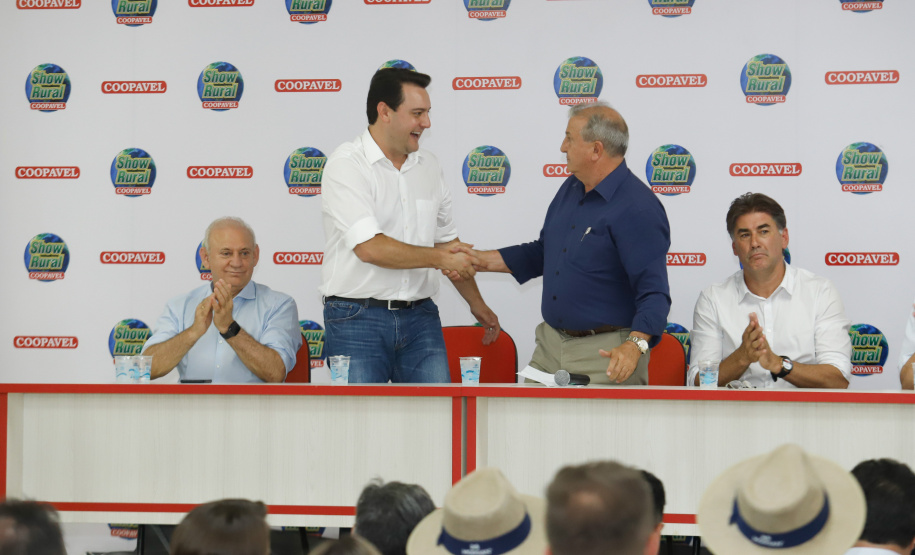 Trevo Cataratas, duplicação na BR-277 e aumento da capacidade de escoamento da Ferroeste vão mudar a realidade de Cascavel e região. Anúncios foram feitos nesta quarta-feira (05) no Show Rural Coopavel.
Foto: Rodrigo Felix Leal
