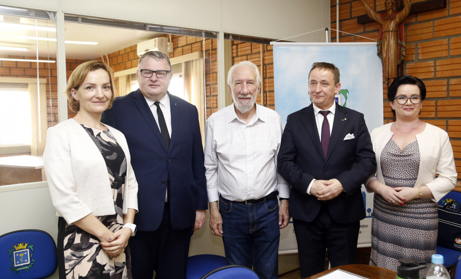 O governador Carlos Massa Ratinho Junior participa nesta quarta-feira (05) do Show Rural Coopavel, em Cascavel, no Oeste do Paraná. Às 15 horas, Ratinho Junior recebeu a imprensa para entrevista coletiva. O encontro será na estruturação de administração do evento. Em seguida, o governador visitará os estandes da feira.
Foto Gilson Abreu/Aen