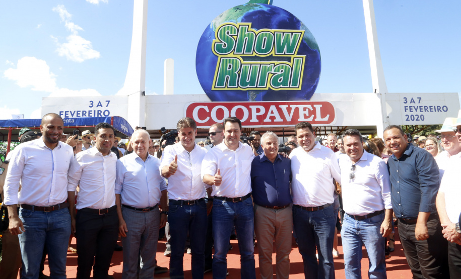O governador Carlos Massa Ratinho Junior participa nesta quarta-feira (05) do Show Rural Coopavel, em Cascavel, no Oeste do Paraná. Às 15 horas, Ratinho Junior recebeu a imprensa para entrevista coletiva. O encontro será na estruturação de administração do evento. Em seguida, o governador visitará os estandes da feira.
Foto Gilson Abreu/Aen