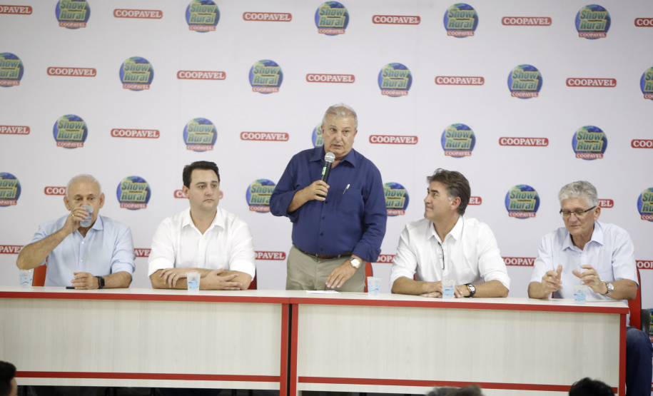 O governador Carlos Massa Ratinho Junior participa nesta quarta-feira (05) do Show Rural Coopavel, em Cascavel, no Oeste do Paraná. Às 15 horas, Ratinho Junior recebeu a imprensa para entrevista coletiva. O encontro será na estruturação de administração do evento. Em seguida, o governador visitará os estandes da feira.
Foto Gilson Abreu/Aen
