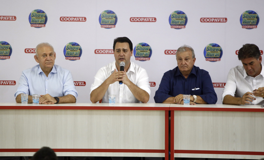 O governador Carlos Massa Ratinho Junior participa nesta quarta-feira (05) do Show Rural Coopavel, em Cascavel, no Oeste do Paraná. Às 15 horas, Ratinho Junior recebeu a imprensa para entrevista coletiva. O encontro será na estruturação de administração do evento. Em seguida, o governador visitará os estandes da feira.
Foto Gilson Abreu/Aen