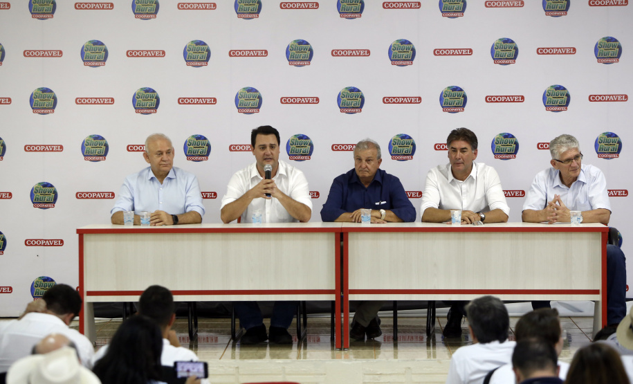 O governador Carlos Massa Ratinho Junior participa nesta quarta-feira (05) do Show Rural Coopavel, em Cascavel, no Oeste do Paraná. Às 15 horas, Ratinho Junior recebeu a imprensa para entrevista coletiva. O encontro será na estruturação de administração do evento. Em seguida, o governador visitará os estandes da feira.
Foto Gilson Abreu/Aen