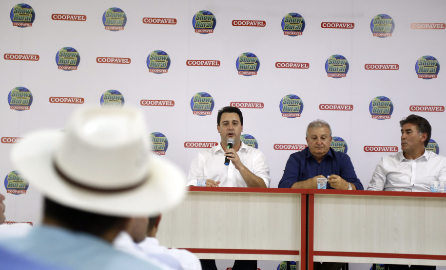 O governador Carlos Massa Ratinho Junior participa nesta quarta-feira (05) do Show Rural Coopavel, em Cascavel, no Oeste do Paraná. Às 15 horas, Ratinho Junior recebeu a imprensa para entrevista coletiva. O encontro será na estruturação de administração do evento. Em seguida, o governador visitará os estandes da feira.
Foto Gilson Abreu/Aen