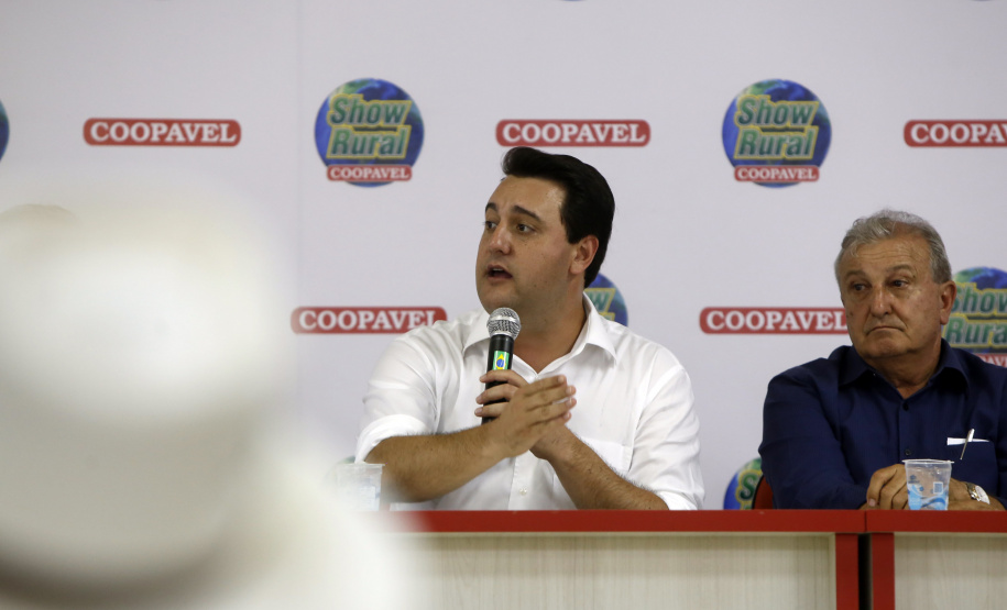 O governador Carlos Massa Ratinho Junior participa nesta quarta-feira (05) do Show Rural Coopavel, em Cascavel, no Oeste do Paraná. Às 15 horas, Ratinho Junior recebeu a imprensa para entrevista coletiva. O encontro será na estruturação de administração do evento. Em seguida, o governador visitará os estandes da feira.
Foto Gilson Abreu/Aen