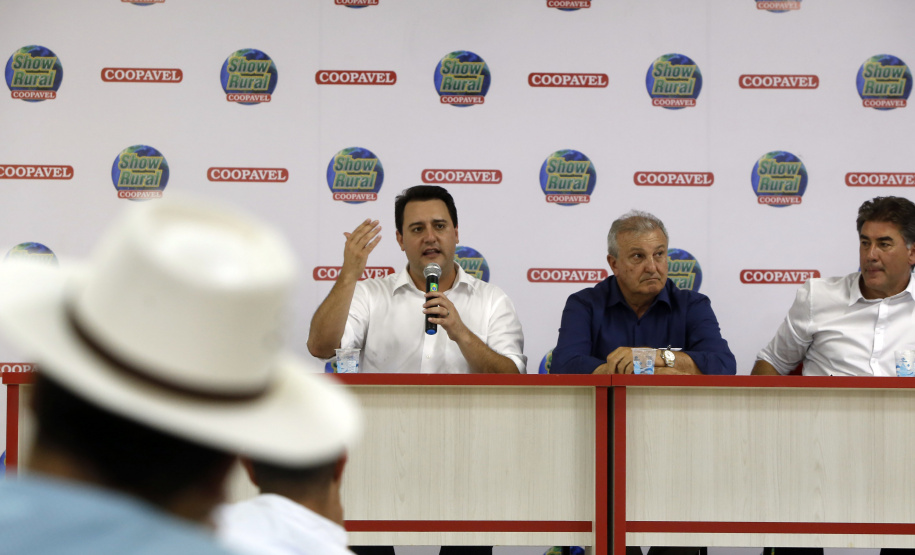 O governador Carlos Massa Ratinho Junior participa nesta quarta-feira (05) do Show Rural Coopavel, em Cascavel, no Oeste do Paraná. Às 15 horas, Ratinho Junior recebeu a imprensa para entrevista coletiva. O encontro será na estruturação de administração do evento. Em seguida, o governador visitará os estandes da feira.
Foto Gilson Abreu/Aen