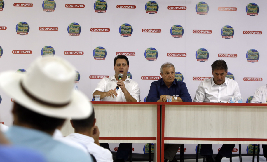 O governador Carlos Massa Ratinho Junior participa nesta quarta-feira (05) do Show Rural Coopavel, em Cascavel, no Oeste do Paraná. Às 15 horas, Ratinho Junior recebeu a imprensa para entrevista coletiva. O encontro será na estruturação de administração do evento. Em seguida, o governador visitará os estandes da feira.
Foto Gilson Abreu/Aen